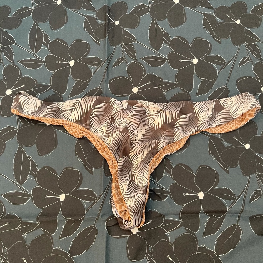 Acacia bottom
